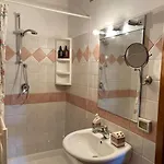 Italian Hillside Retreat Just One Hour From Rome דירה